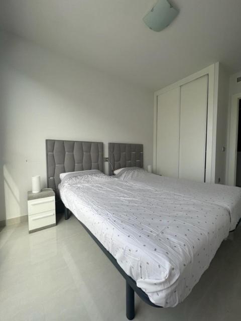 Penthouse Center Torrevieja, Private Terrace, Near The Appartamento *